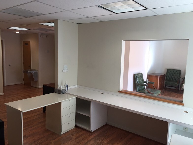 More Photos Of 6116 Rolling Rd, Springfield Medical For Lease