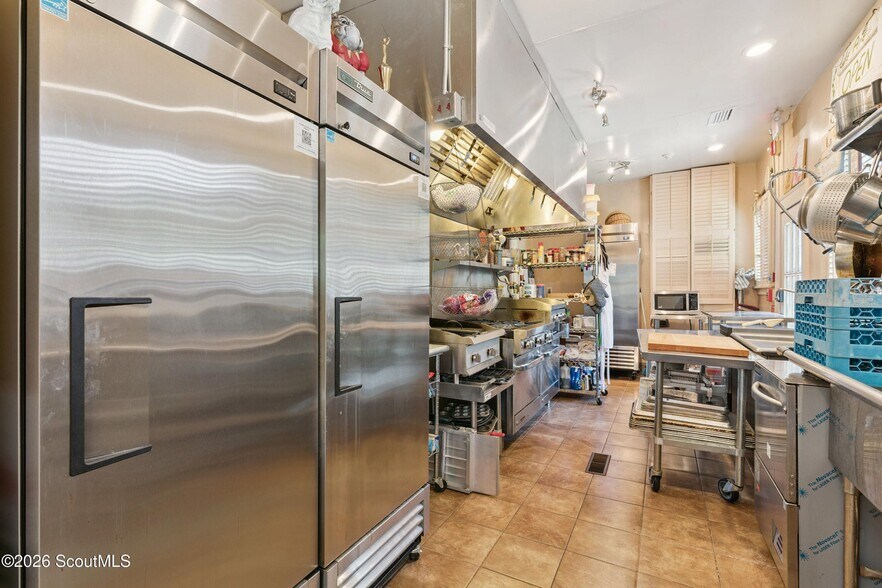 More Photos Of 1908 Gloucester St, Brunswick Restaurant For Sale