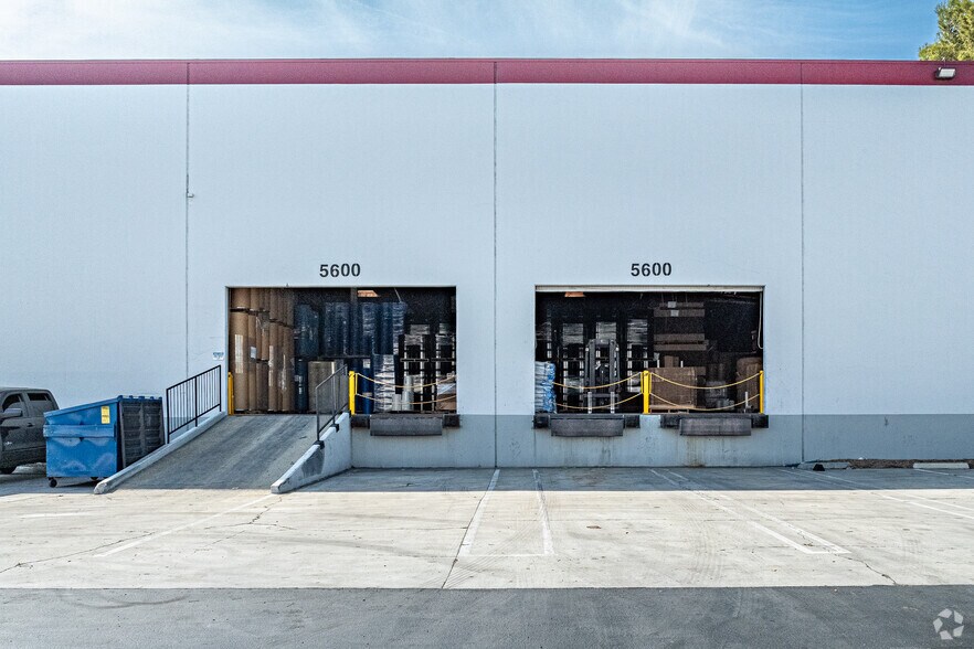 More Photos Of 5630-5678 Bandini Blvd, Bell Distribution For Lease