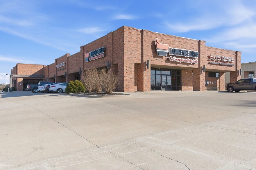Primary Photo Of 5540-5550 N Farmer Branch Rd, Ozark General Retail For Lease