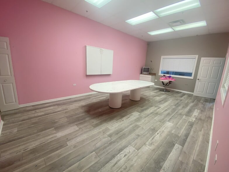 More Photos Of 2760 Aurora Ave, Naperville Storefront Retail Office For Lease