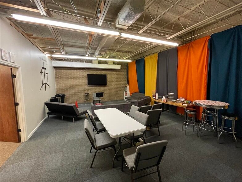 More Photos Of 1001 N Main St, Anderson Freestanding For Sale