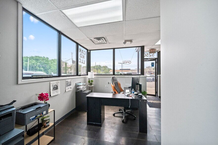 More Photos Of 5250 E Main St, Columbus Auto Dealership For Sale