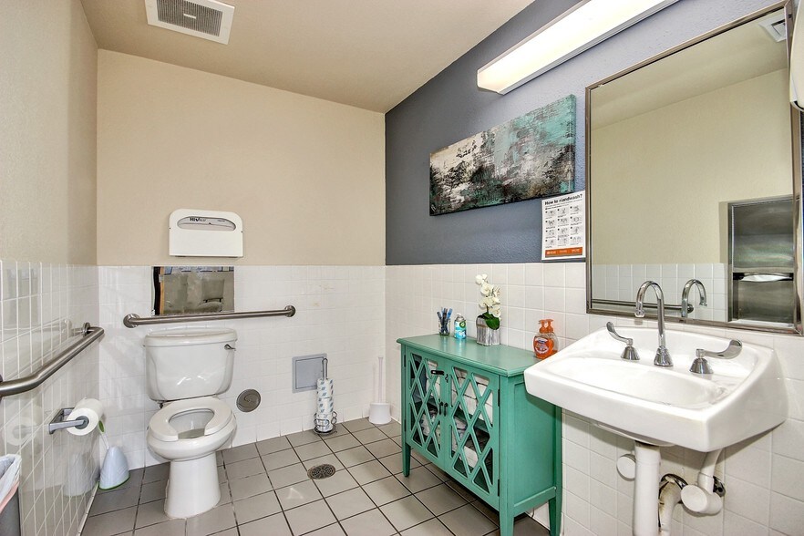 More Photos Of 6262 E Broadway Rd, Mesa Medical For Sale