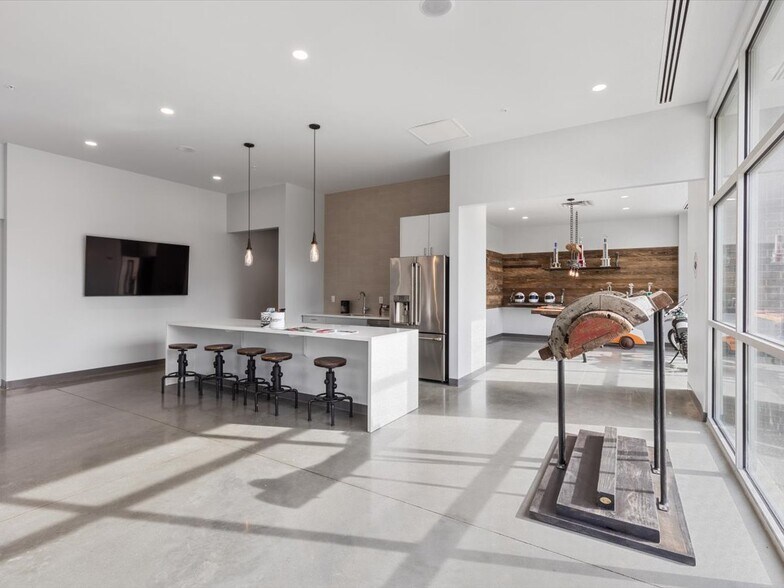 More Photos Of 6701 Dominion Garages Ave, Woodford Specialty For Sale