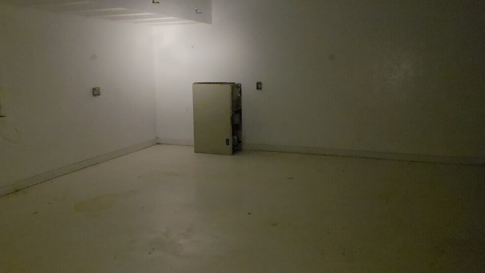 More Photos Of 320 S Taylor Rd, Watonga Warehouse For Sale