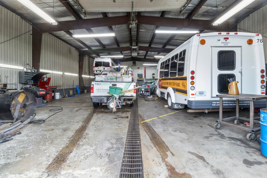 More Photos Of 4210 W Morris St, Indianapolis Warehouse For Lease