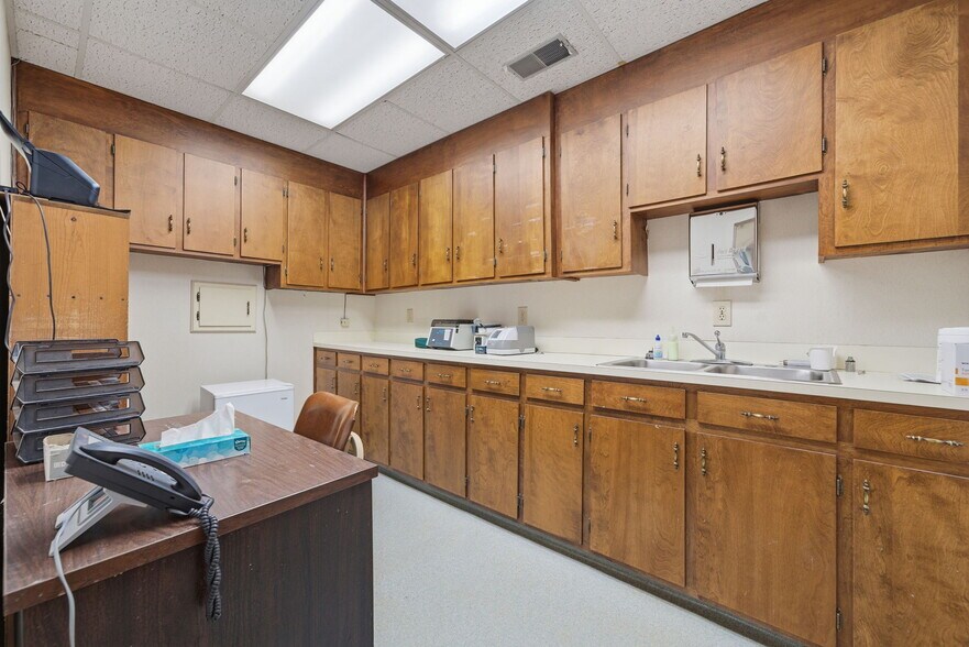 More Photos Of 319 Mocksville Ave, Salisbury Healthcare For Sale