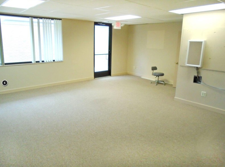 More Photos Of 28525-28545 Orchard Lake Rd, Farmington Hills Office For Sale