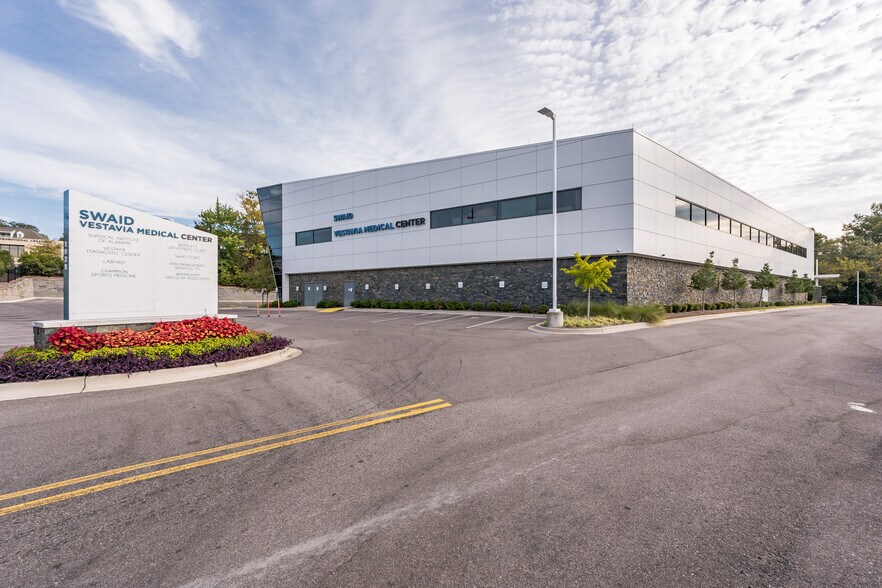 Primary Photo Of 1021 Montgomery Hwy, Vestavia Hills Medical For Lease