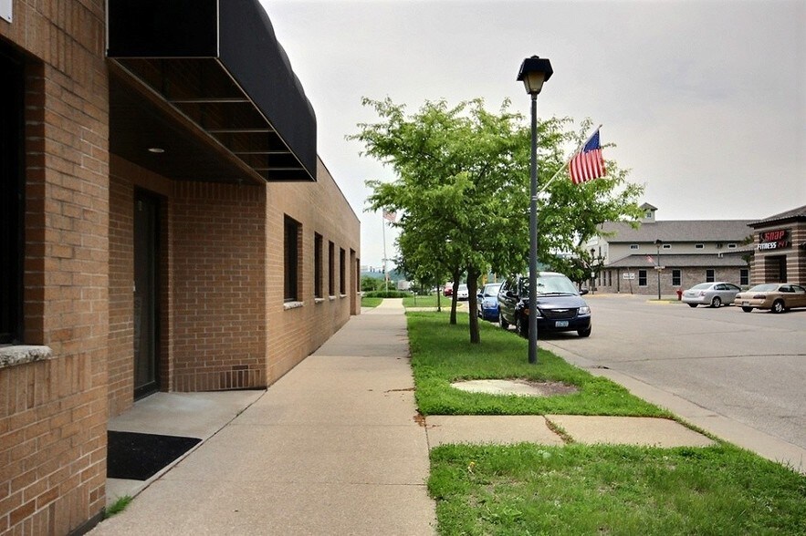 More Photos Of 111 S Walnut St, La Crescent General Retail For Lease