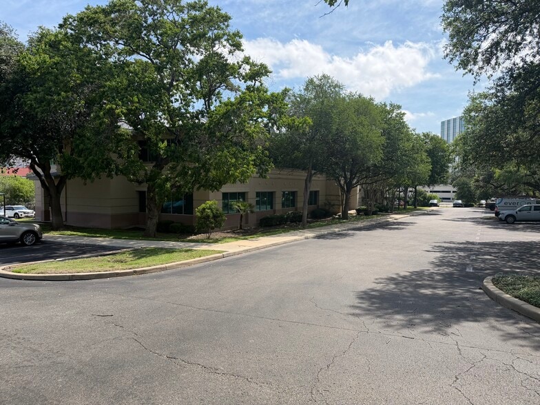 More Photos Of 555 E Ramsey Rd, San Antonio Loft Creative Space For Lease