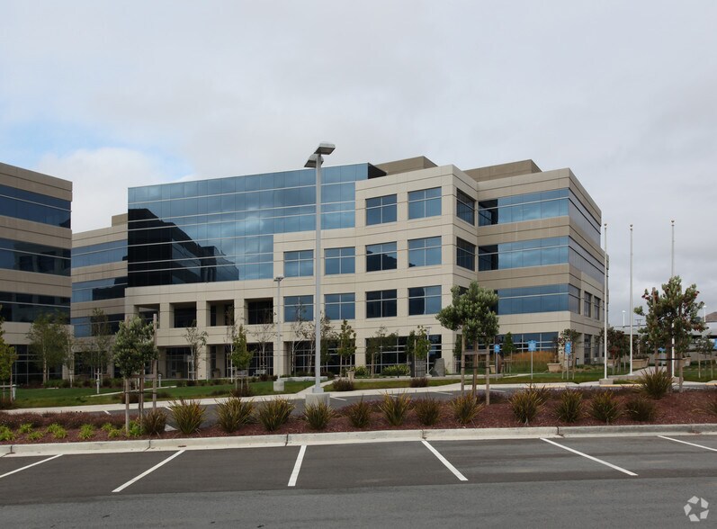 More Photos Of 331 Oyster Point Blvd, South San Francisco Research And Development For Lease