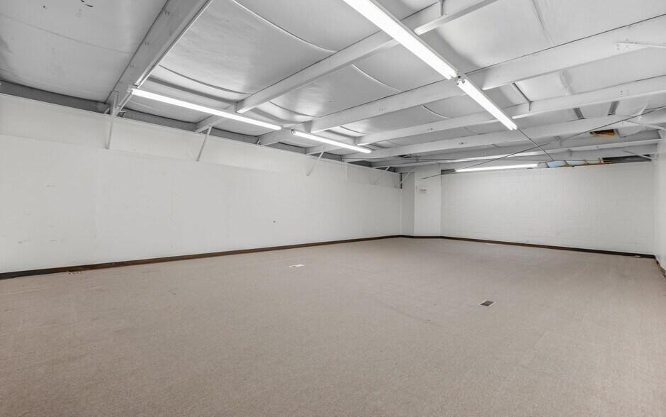 More Photos Of 105 S First Colonial Rd, Virginia Beach Flex For Sale