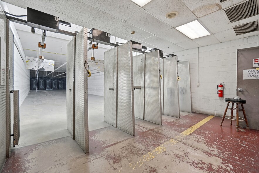 More Photos Of 309 E Leffel Ln, Springfield Freestanding For Sale