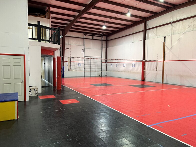 More Photos Of 5110 NW Waukomis Dr, Northmoor Warehouse For Lease