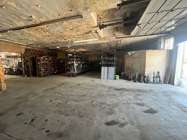 More Photos Of 10401 E US Highway 24, Independence Flex For Sale