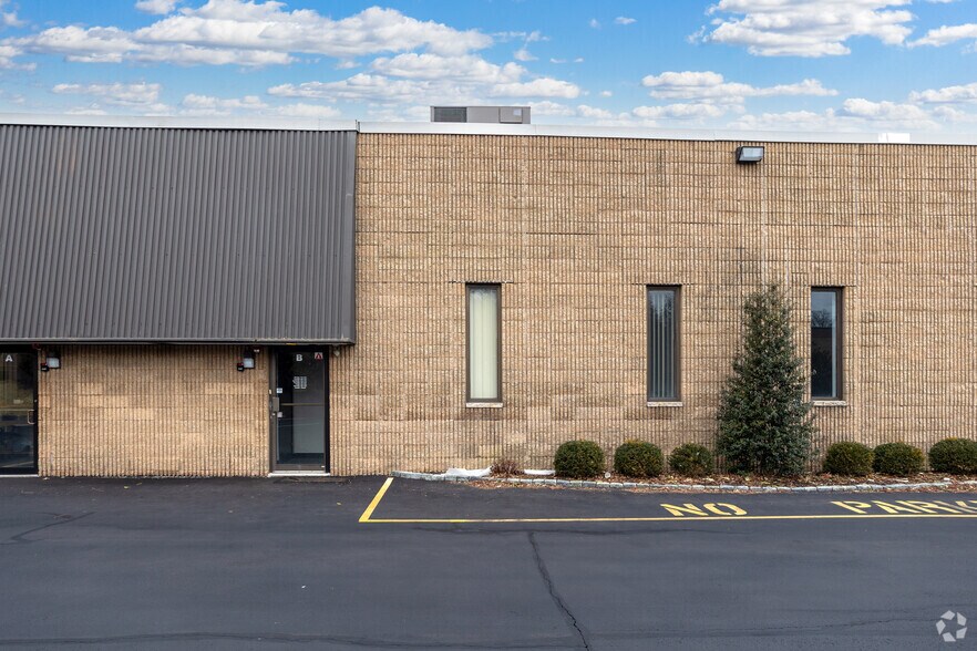 More Photos Of 2014 Ford Rd, Bristol Light Distribution For Lease