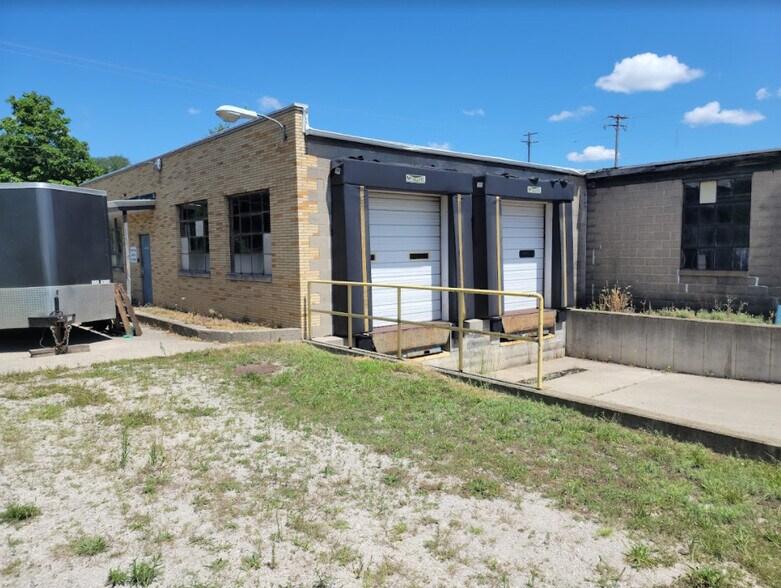 More Photos Of 1900 E Holland Ave, Saginaw Warehouse For Sale