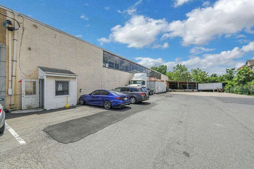 More Photos Of 370 Bergen Ave, Kearny Warehouse For Lease