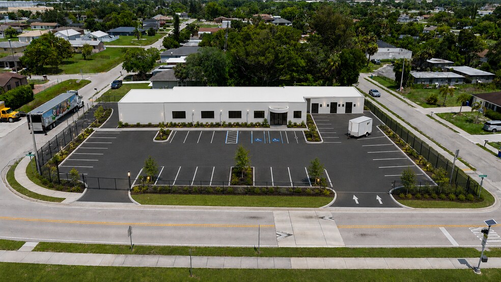 Primary Photo Of 2305 Henderson Ave, Fort Myers Storefront Retail Office For Lease