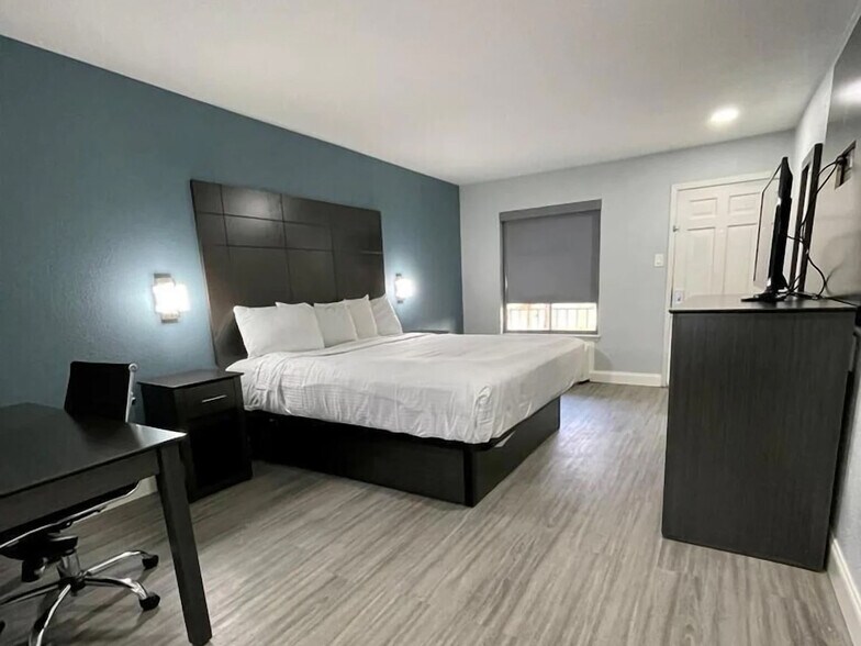 More Photos Of 900 N Main Ave, San Antonio Hotel For Sale