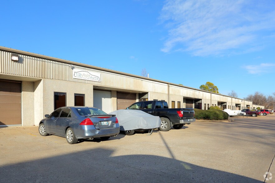 More Photos Of 6333 S Peoria Ave, Tulsa Flex For Sale