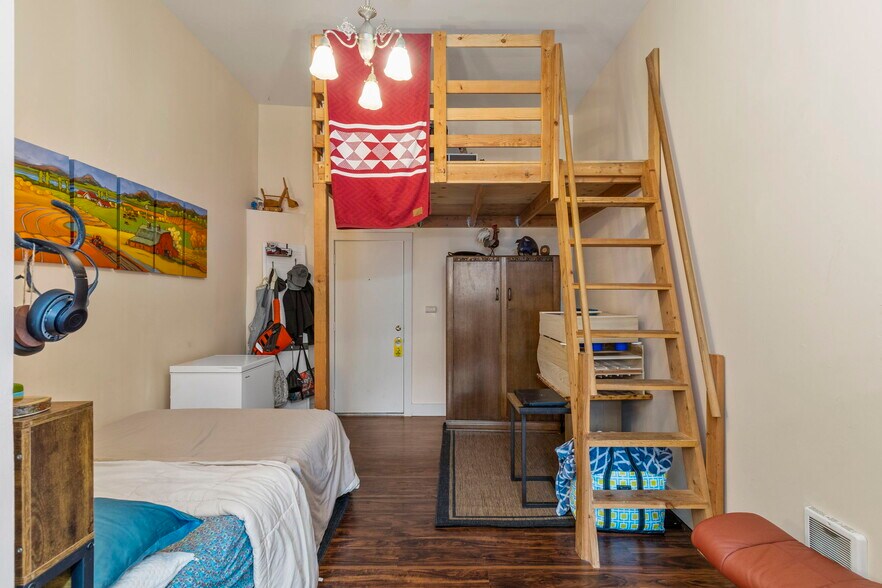 More Photos Of 936 Water St, Port Townsend Storefront Retail Residential For Sale