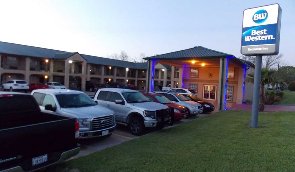 More Photos Of 207 US Highway 77 S, Hallettsville Hotel For Sale