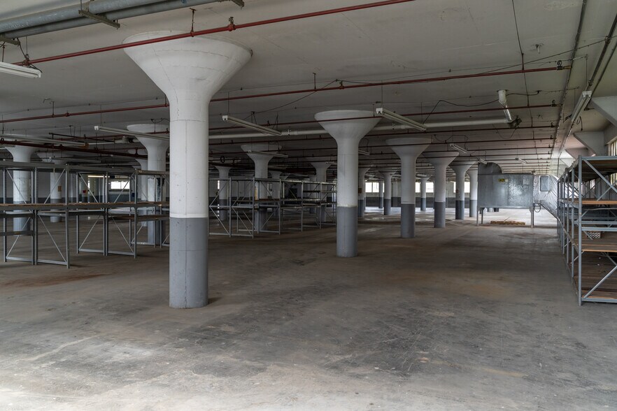 More Photos Of 1575 Lake St, Elmira Manufacturing For Lease