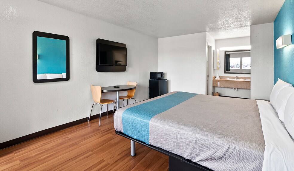 More Photos Of 15725 Bammel Village Dr, Houston Hotel For Sale