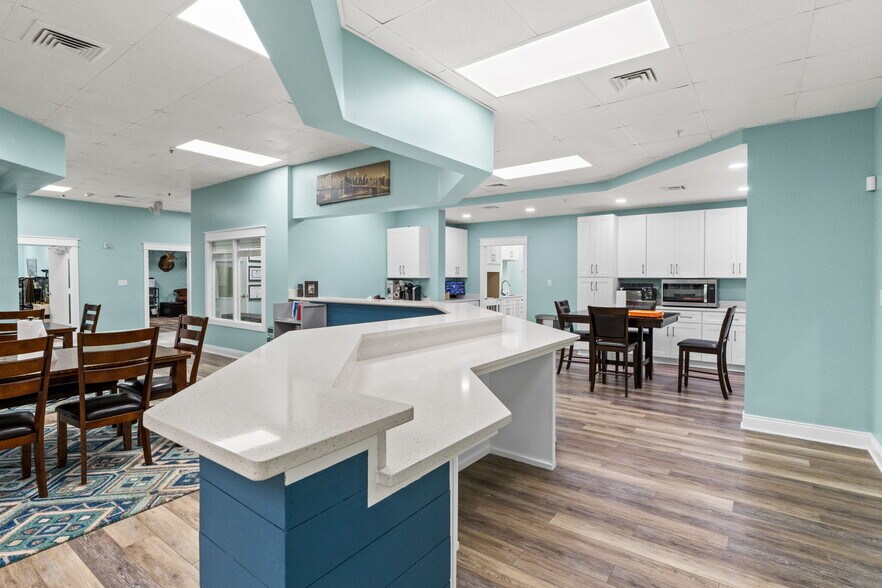More Photos Of 5420 Hickory St, Panama City Office For Sale