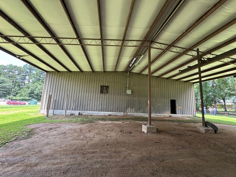 More Photos Of 1208 S Chestnut St, Lufkin Showroom For Sale
