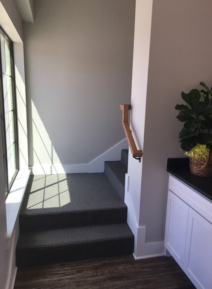 More Photos Of 16735 Gresham Cir, Flint Loft Creative Space For Lease