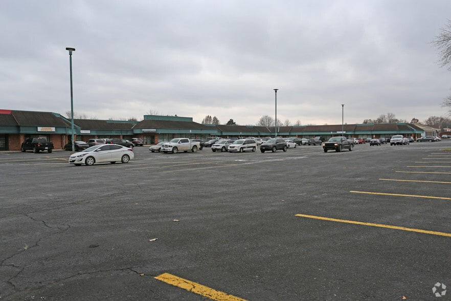 More Photos Of 6080 Mcleod Rd, Niagara Falls Storefront For Lease