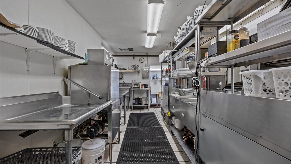 More Photos Of 412 Park Ave, Rifle Restaurant For Sale