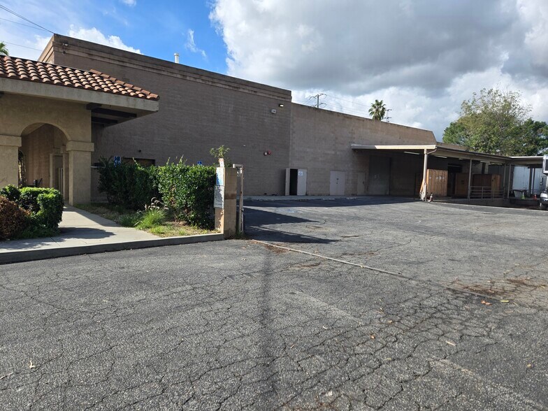 More Photos Of 14937 San Fernando Mission Blvd, Mission Hills Manufacturing For Lease