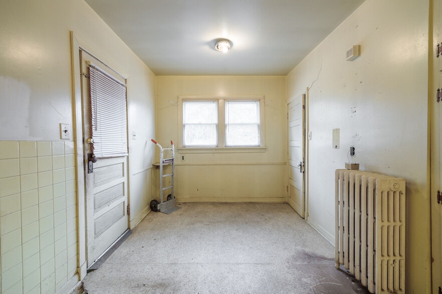 More Photos Of 217 E Williamsburg Rd, Sandston Office For Sale