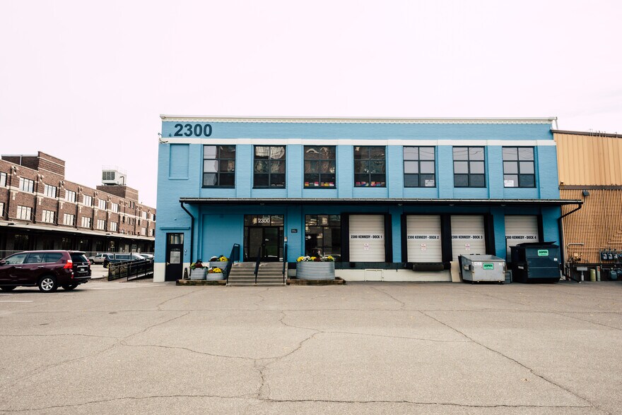 More Photos Of 2300-2310 Kennedy St NE, Minneapolis Light Distribution For Lease