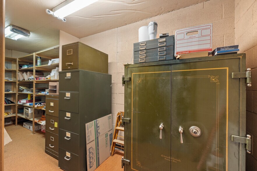 More Photos Of 116 E 2nd St, Kimball Office For Sale