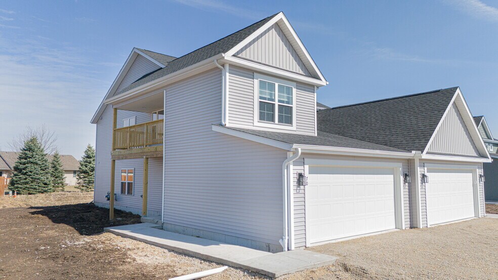 More Photos Of 68 E Ash Ln, Milton Multifamily For Sale