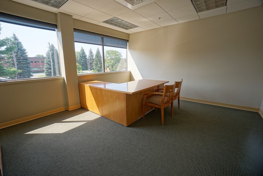 More Photos Of 6 Trafalgar Sq, Nashua Office For Lease