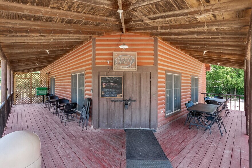 More Photos Of 1499 N Meridian Rd, Peck Restaurant For Sale