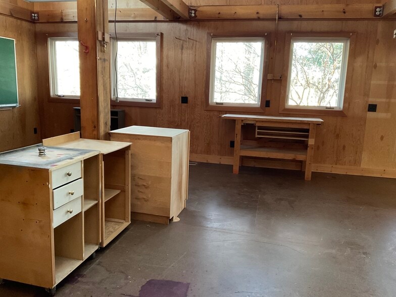 More Photos Of 990 Culpepper St NW, Atlanta Light Distribution For Lease