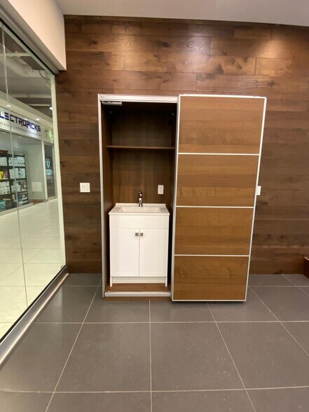 More Photos Of 7163 Yonge St, Markham Apartments For Sale