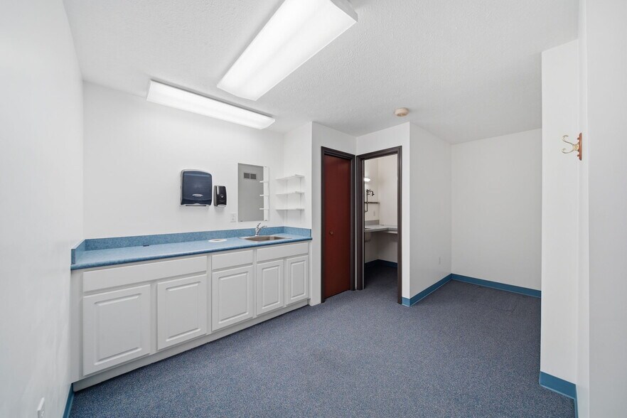 More Photos Of 3165 County Farm Rd, Jackson Storefront Retail Office For Sale
