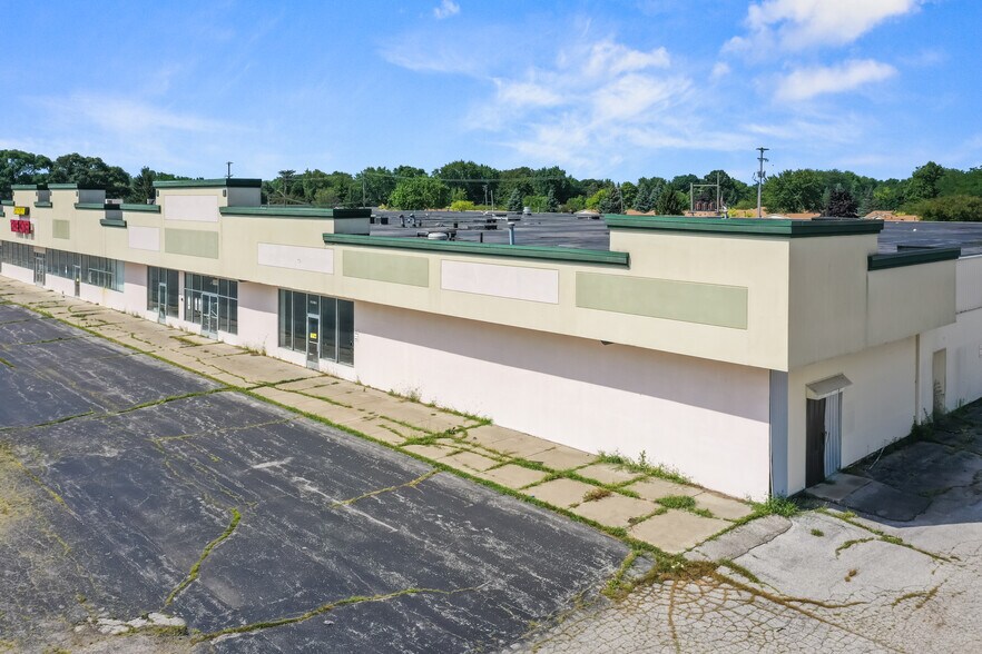 More Photos Of 2865-2885 Bay Rd, Saginaw Freestanding For Sale