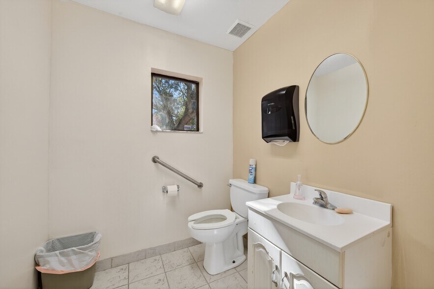 More Photos Of 905 Beville Rd, Daytona Beach Medical For Sale