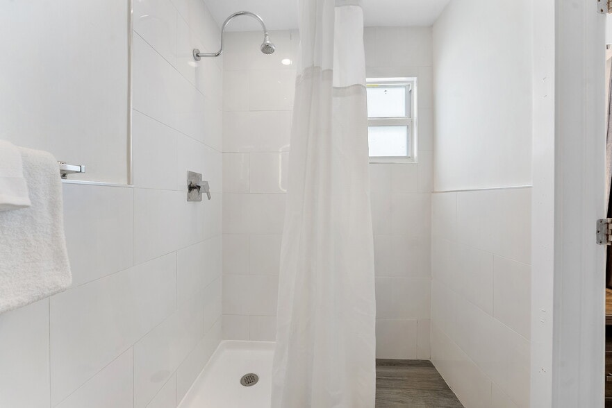 More Photos Of 3020-3024 Seville St, Fort Lauderdale Hotel For Sale