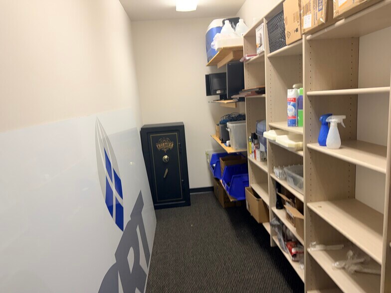 More Photos Of 408 E Washington St, Butler Medical For Lease